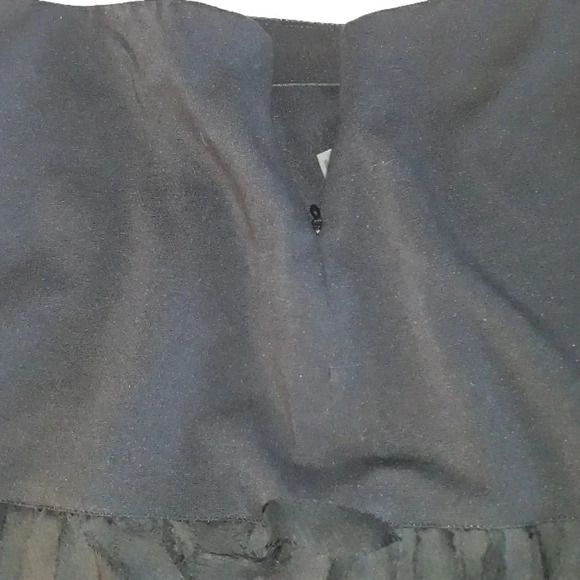 ANN TAYLOR Black Feather Mini Skirt 4P - Picture 3 of 6